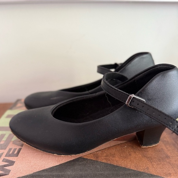 Classic Character Jazz Ankle Strap Shoe with 1.5” heel - Picture 1 of 4